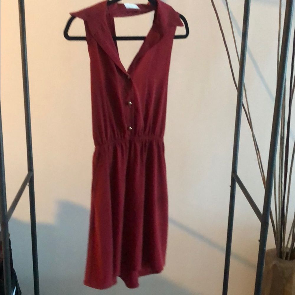 Solenio Maroon Dress Open Back Gokd Buttons Small